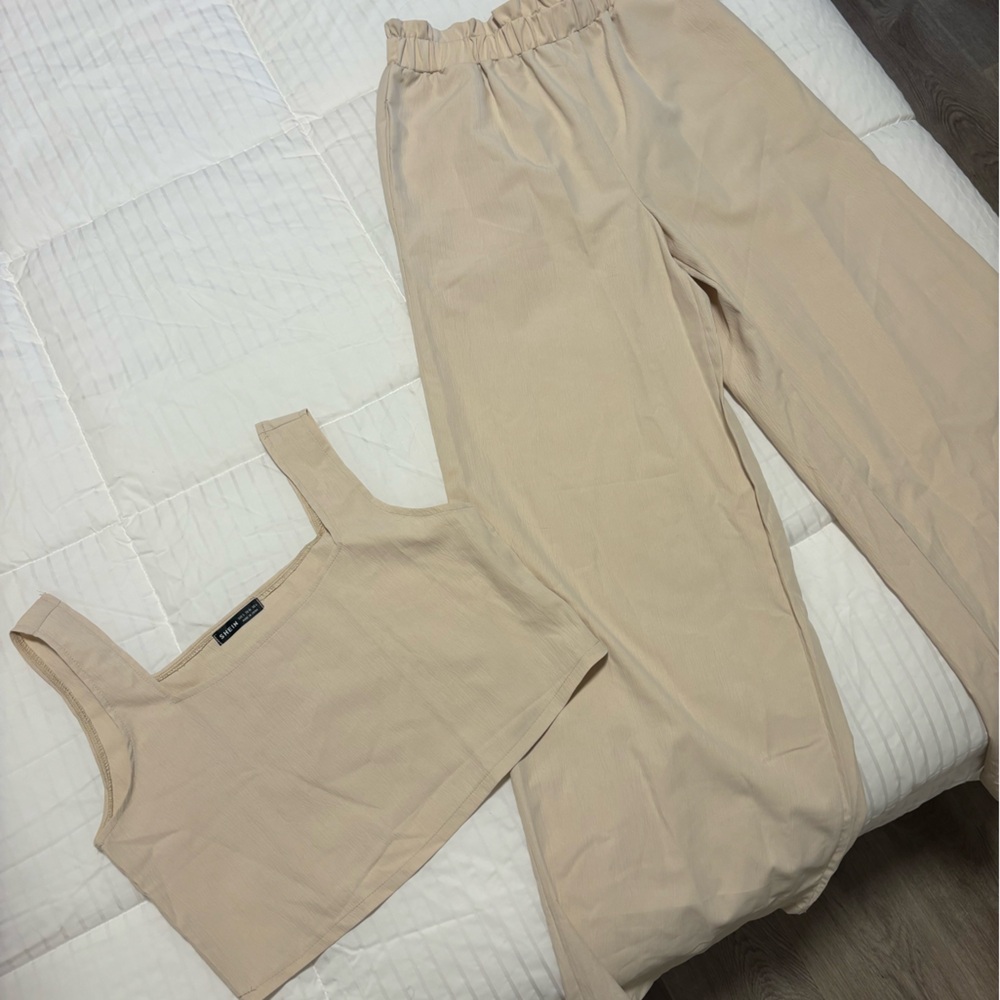 SHEIN two piece tank top and pants. Very flow and comfy, never worn!